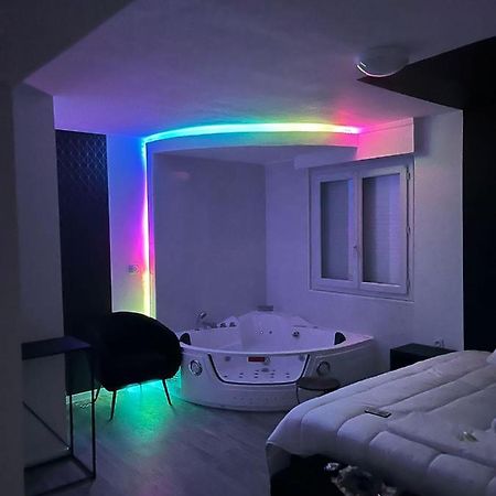 NG SuiteHome Queven Balnéo I Rétroprojecteur Esterno foto