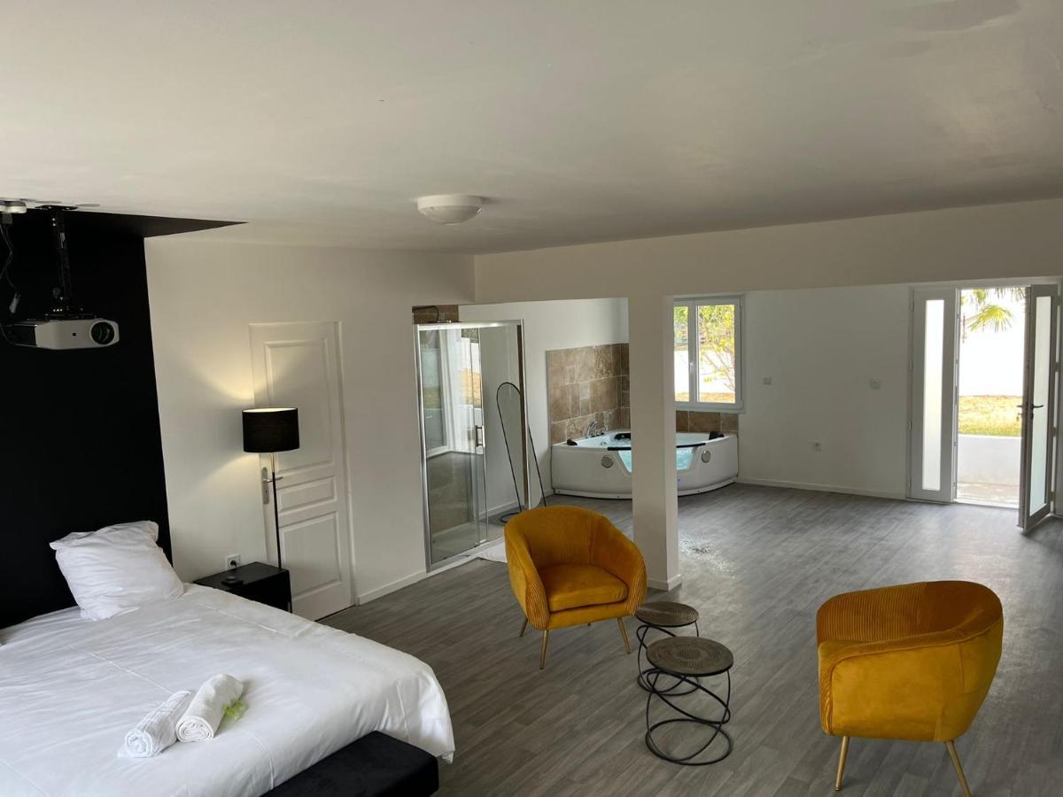 NG SuiteHome Queven Balnéo I Rétroprojecteur Esterno foto