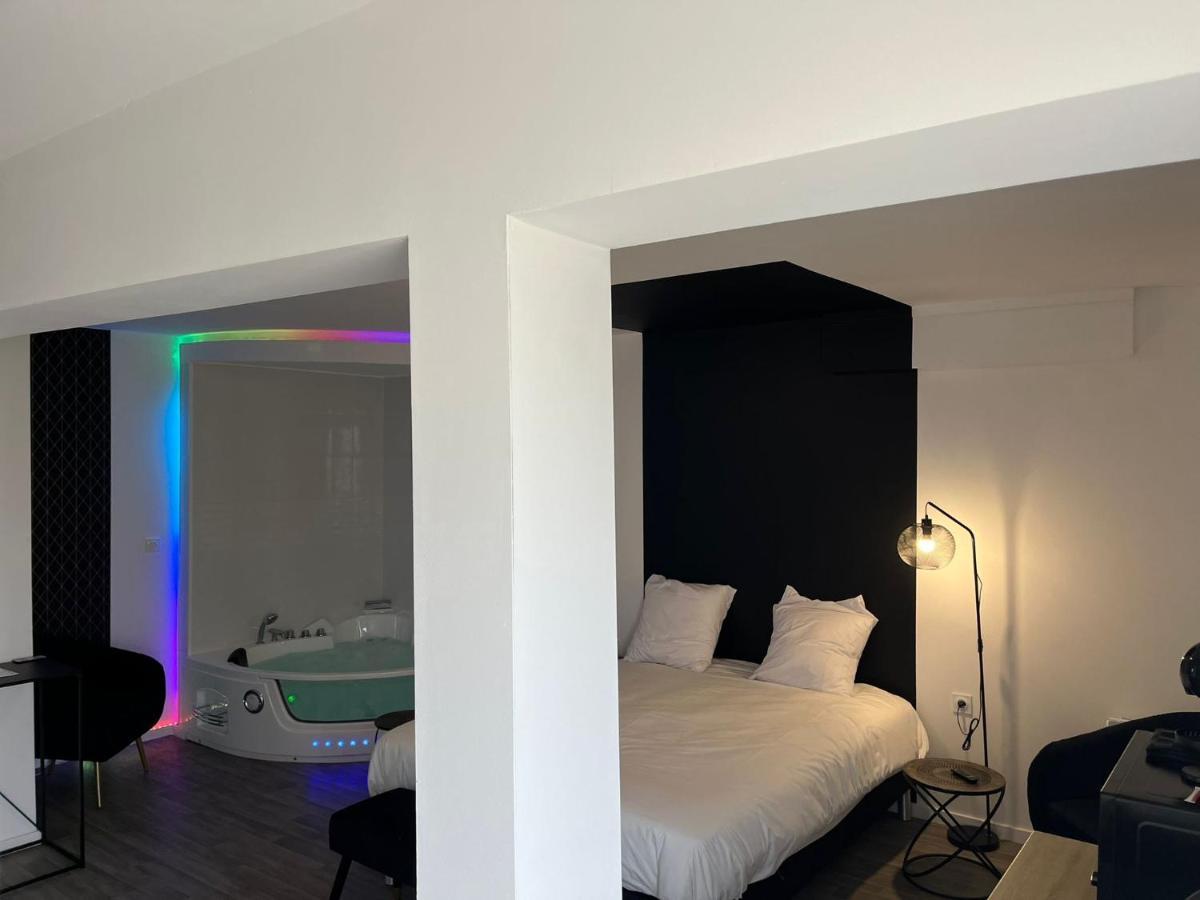 NG SuiteHome Queven Balnéo I Rétroprojecteur Esterno foto