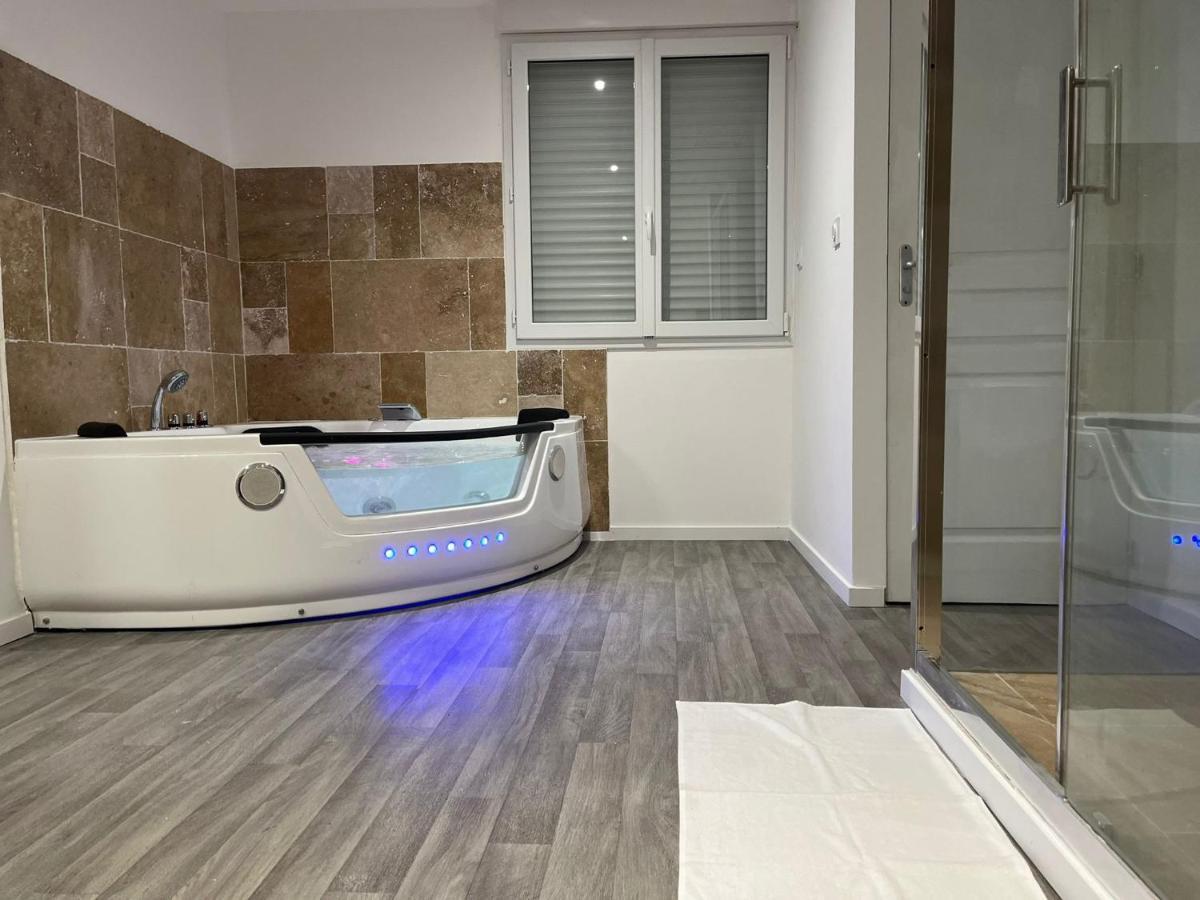 NG SuiteHome Queven Balnéo I Rétroprojecteur Esterno foto